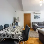 Апартаменты With Parking Space - 5595