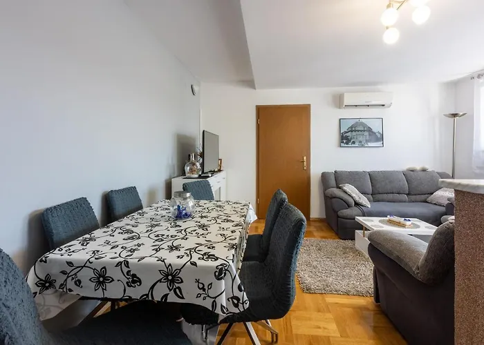 Διαμέρισμα With Parking Space - 5595